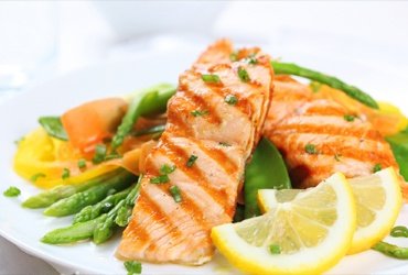 Filete de pescado con verduras